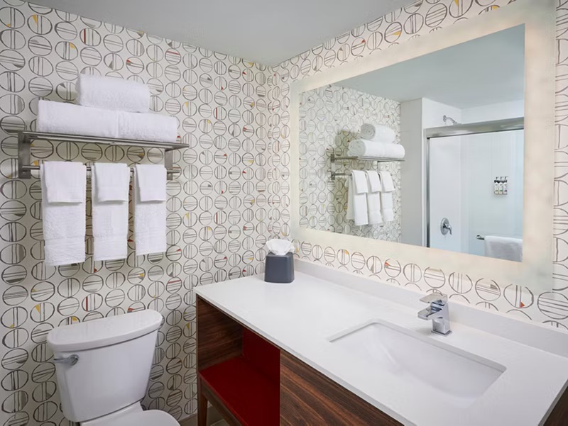 holiday-inn-hotel-and-suites-oakville-10762493426-4x3