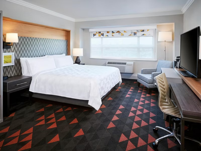 holiday-inn-hotel-and-suites-oakville-6918908060-4x3